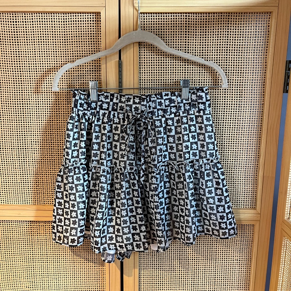 NWT Kendall and Kylie Floral Skirt